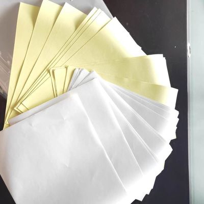 Papel adhesivo de fusión en caliente para etiquetado y marca de productos