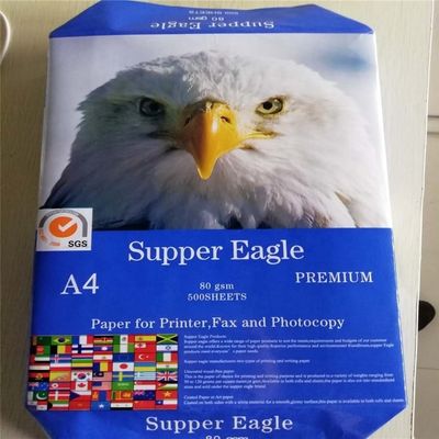 El papel A4 más vendido 75 80 GSM Jumbo Roll con 45% de brillo de superficie y 88% de brillo de impresión