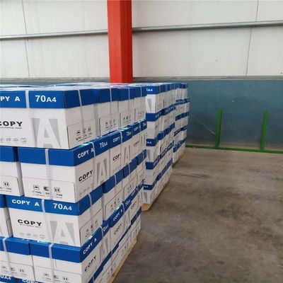El papel A4 más vendido 75 80 GSM Jumbo Roll con 45% de brillo de superficie y 88% de brillo de impresión