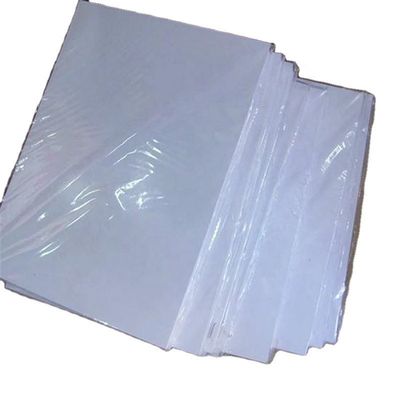 Papel de escritura Jumbo Roll hecho de pulpa virgen de 70 gramos a 80 gramos para cortar tamaño A4