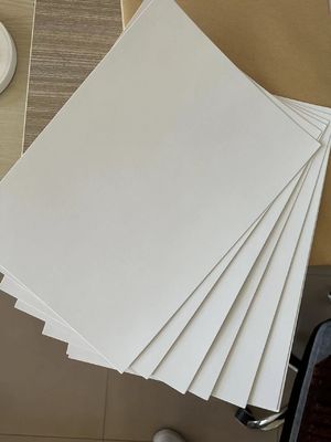 Carpeta de 250-350 gramos de C2S/alta cantidad revestida para impresión y embalaje