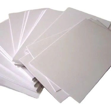 Material de recubrimiento de kaolinita C2S Tarjeta de arte para publicidad de supermercados Eficaz