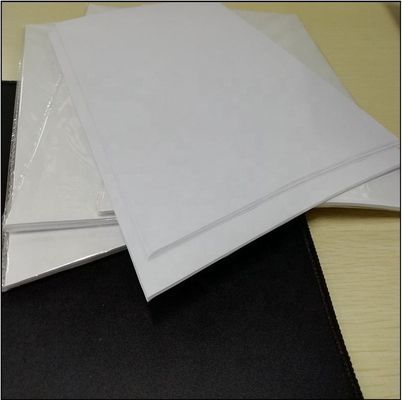 Papel de offset sin revestimiento, blanco crudo y sin madera para impresoras de offset