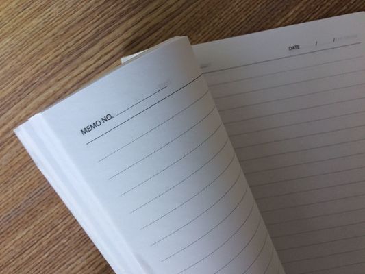Muestra gratuita de papel offset blanco sin madera para pedidos personalizados