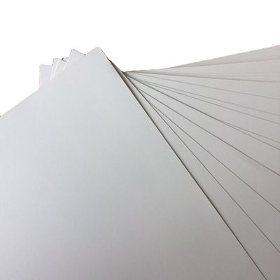 PE Revestido 250-350gm C2S/ GC2/ High Bulk Art Card Paper Roll para impresión y embalaje