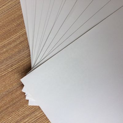 Tipo de pulpación Pulpa química-mecánica doble lado revestido con cartón de arte C2S para impresión