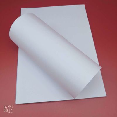 Papel offset sin madera blanco de 58 gramos para impresión de libros