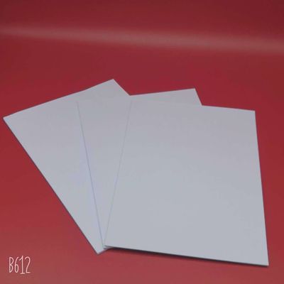 Papel offset sin madera blanco de 58 gramos para impresión de libros