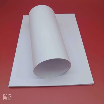 Papel offset sin madera blanco de 58 gramos para impresión de libros