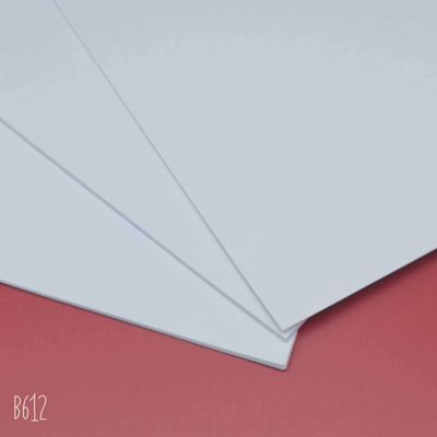Papel offset sin madera blanco de 58 gramos para impresión de libros