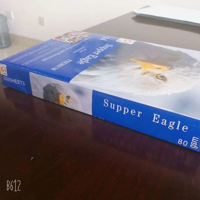 Rollos de papel blanco para impresión profesional hechos de celulosa de madera al 100%
