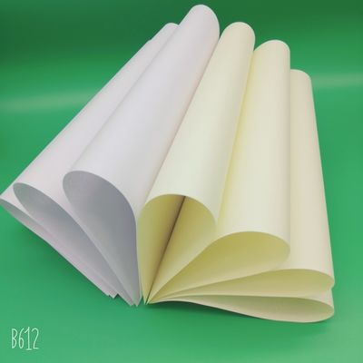 Papel de pulpa de madera 68/78/98/118gm Hoja o bobina de paquete Color crema de la fábrica de Baiyun