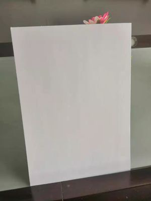 Papel de cartón de marfil virgen FBB C1S para embalaje de gran volumen y otros artículos artesanales de regalo