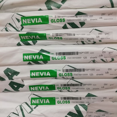 Papel de arte Nevia revestido de doble cara en un paquete de bobina / hoja para resultados profesionales