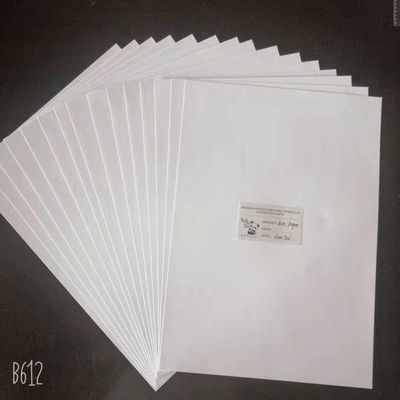 Papel de fijación de 100 gm-200 gm Papel de arte HuaTai en paquete de rebanada/rollo para revestimiento