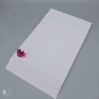 Papel blanco de celulosa virgen revestido de marfil de un lado para soluciones de embalaje de papel de molino