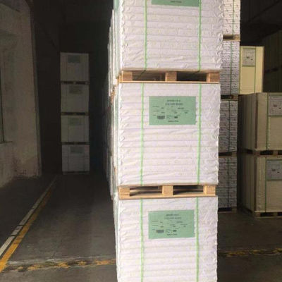 En el caso de los productos cosméticos, el producto debe ser fabricado con un material de acero inoxidable, con un contenido de acero inoxidable superior al 30% en peso.