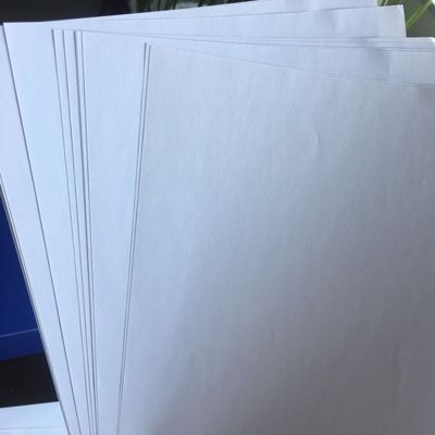 Papel offset sin revestimiento de dos lados sin madera con celulosa de madera virgen en el mejor de los casos