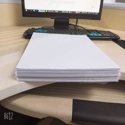 60 70 80 90 100 120GSM Papel blanco en bruto/papel offset sin recubrimiento con gran peso