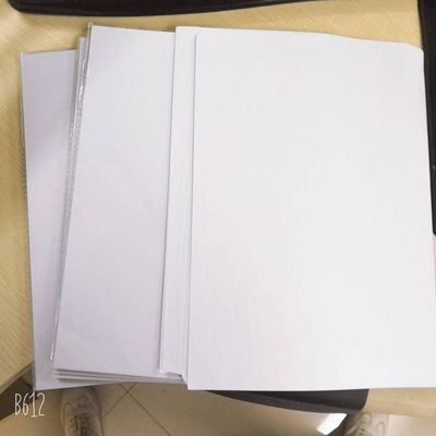 60 70 80 90 100 120GSM Papel blanco en bruto/papel offset sin recubrimiento con gran peso