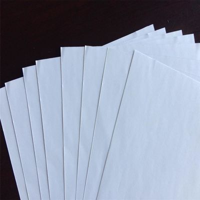 98%-110% Brillo Papel de offset sin revestimiento antiarrugas sin madera para impresión lisa