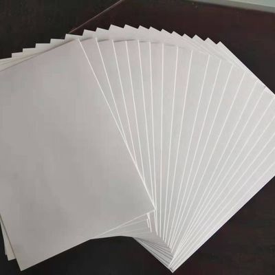 Tablero de marfil virgen de pulpa de estilo de APP Mill para envases fuertes y duraderos