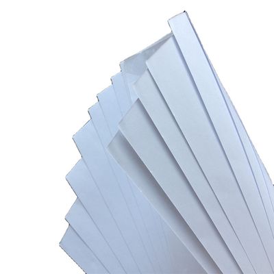 Papel de arte brillante revestido para revistas hecho de celulosa de madera de primera calidad