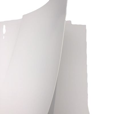 Papel de arte brillante revestido para revistas hecho de celulosa de madera de primera calidad