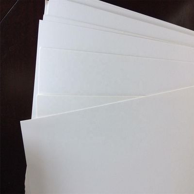 Papelería química-mecánica 230/250/300GSM C1S cartón de caja de marfil en hoja con 100% de pulpa de madera