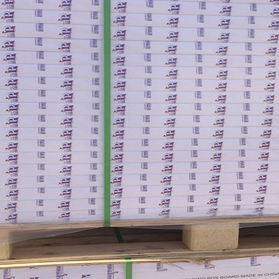 Grado AAA Ningbo Doblado C1S/FBB/Tablero de marfil para embalaje e impresión 711*1118