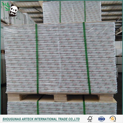 Grado AAA Ningbo Doblado C1S/FBB/Tablero de marfil para embalaje e impresión 711*1118